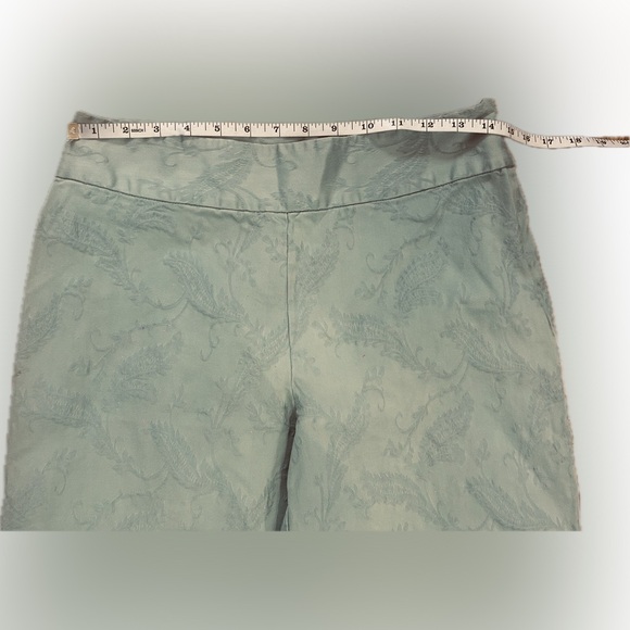 GUC Merona SZ 10 sage green w/tone on tone paisley print cropped pants/waist 29” - Picture 5 of 7